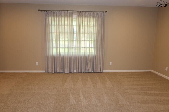 Building Photo - 1544 Sweetbriar Dr