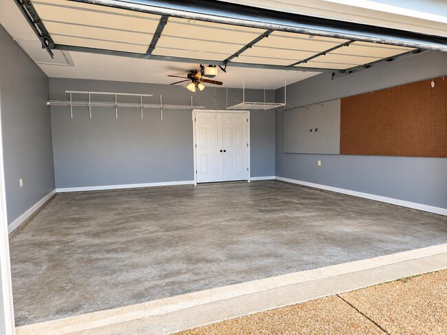 Building Photo - 1147 Barn Swallow Ln