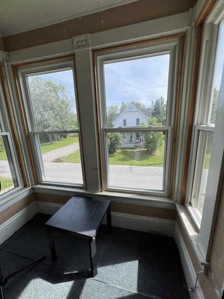 Primary Photo - 137 West St