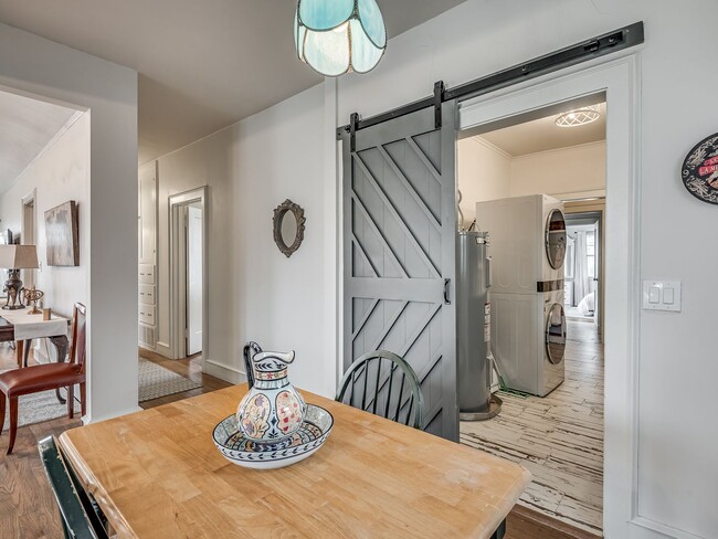 Building Photo - Stylish & Fully Furnished Home in the Hear...