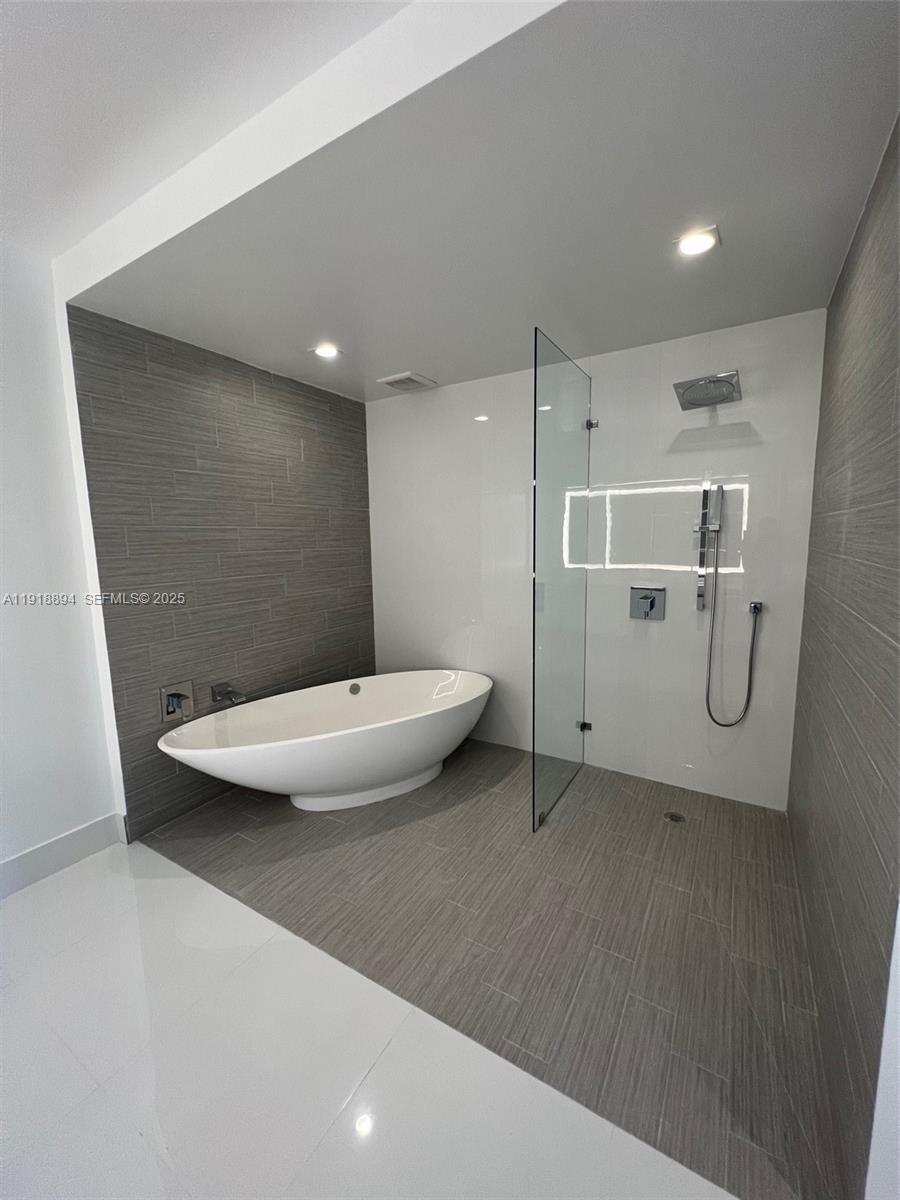 Building Photo - 300 Sunny Isles Blvd