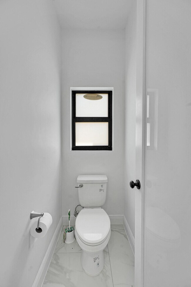 Building Photo - 6607 Deland Ave