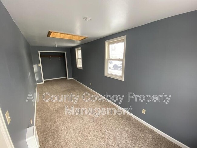 Building Photo - 418 S 6th St