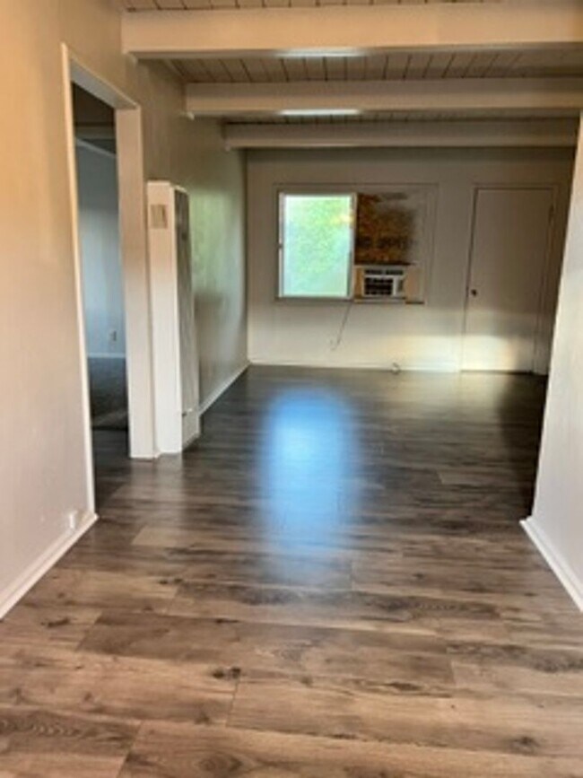 Building Photo - 675 Denslowe Dr