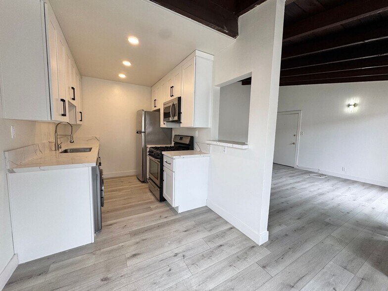 Building Photo - 3608 Keystone Av