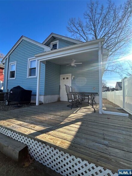 Building Photo - 491 Elizabeth St