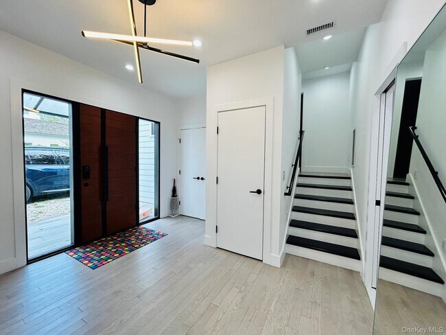 Building Photo - 12 Hudson River Ln
