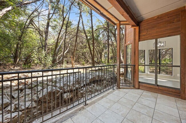Building Photo - 4711 Spicewood Springs Rd