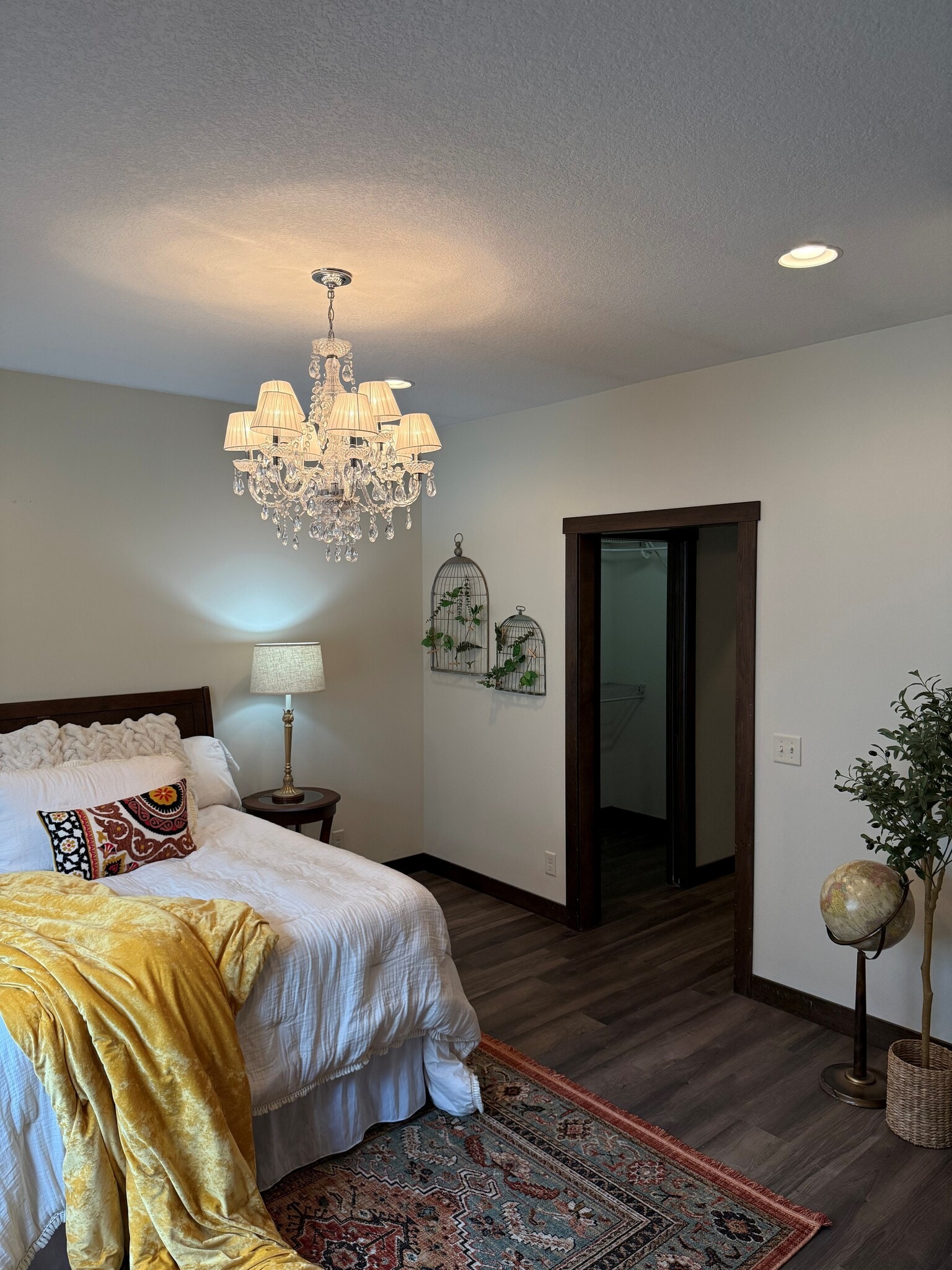 gorgeous light fixture - 98 Tribute Ave