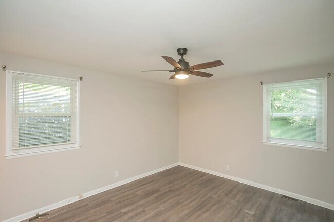 Building Photo - Brentwood Oasis: Newly Renovated 3 Bed, 2 ...