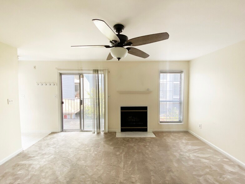 Building Photo - 635 Granville Ct