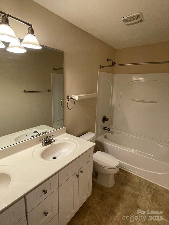 Building Photo - 120 Waterlynn Club Dr