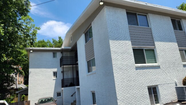 Building Photo - 100 Terrace Dr NE