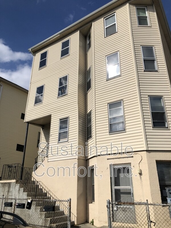 Building Photo - 12 Creston St