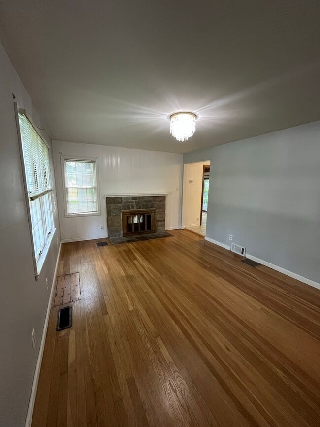 Building Photo - Charming 3-Bedroom Home in Reynoldsburg – ...