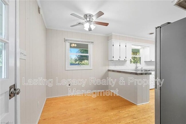 Building Photo - 4850 Ellen Ave