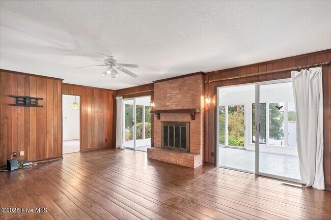 Building Photo - 60 Pine Lake Dr