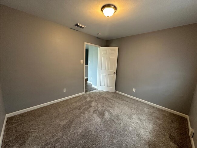 Building Photo - 6810 Crystal Point Dr