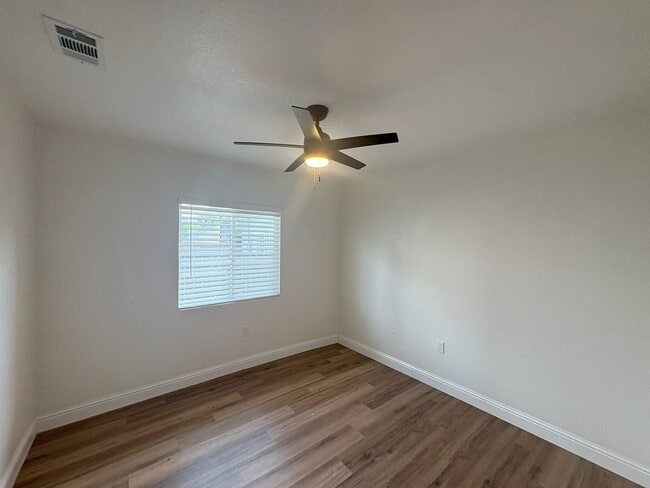 Building Photo - Available NOW Recently Renovated 3BR/3BA Home with Modern Finishes & Spacious Backyard Near Downt...