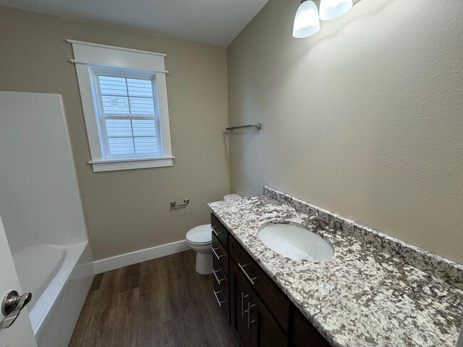 Building Photo - 2516 S Schifferdecker Ave