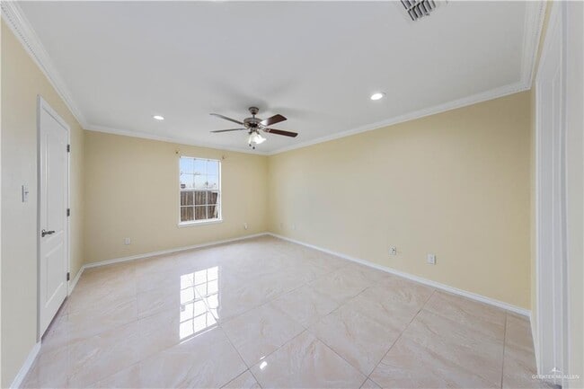 Building Photo - 3005 Treasure Haven Dr