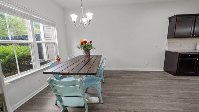 Building Photo - Stylish 3 Bedroom Townhome in The Commons – Richmond Hill Living at Its Finest
