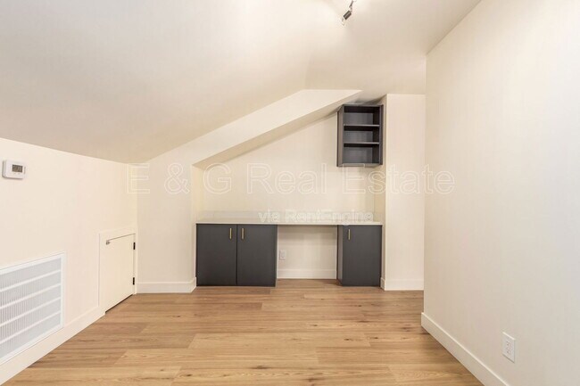 Building Photo - 125 N 11th Ave