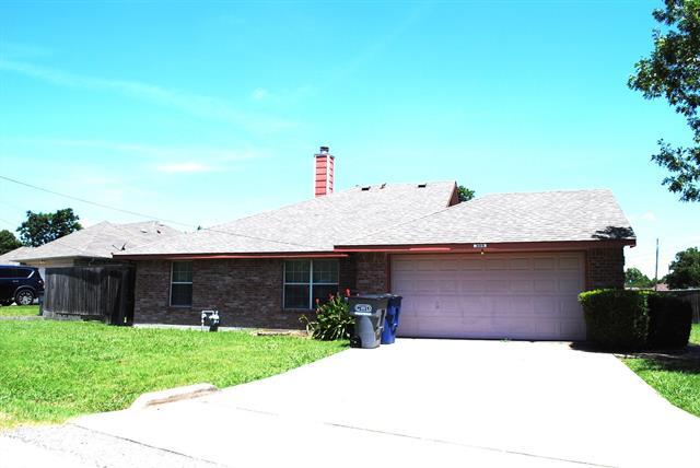 Building Photo - 305 N Elm St