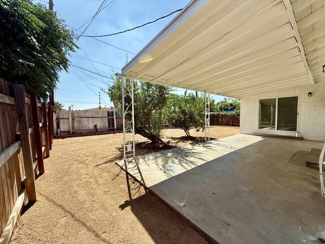 Building Photo - Beautifully Remodeled 3-Bed, 2-Bath Home i...