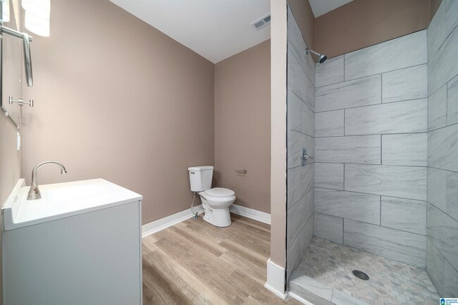 Building Photo - 516 14th St SW