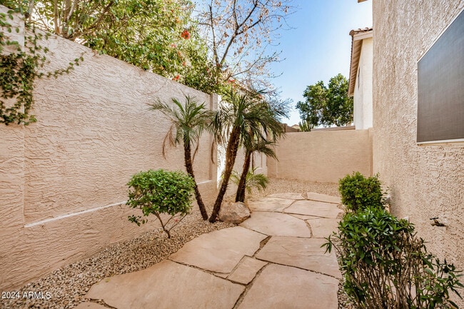 Building Photo - 8930 E Yucca St