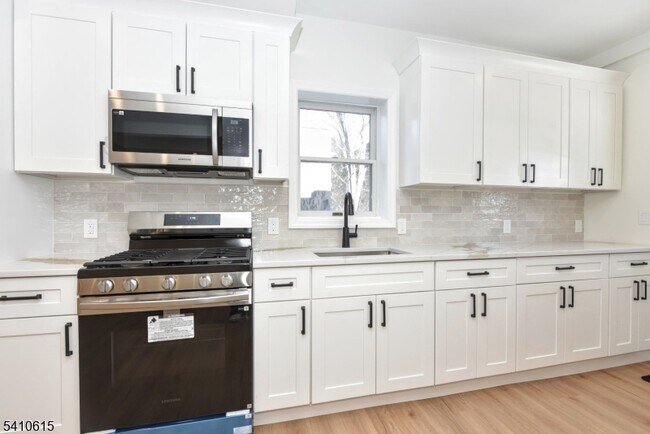 Building Photo - 383 Lafayette Ave