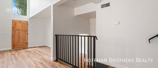Building Photo - 5507 S Manhattan Pl