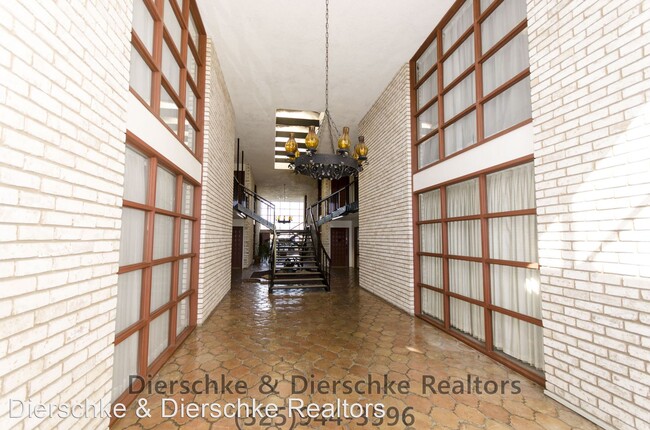 Building Photo - 1 br, 1 bath House - 220 W Twohig