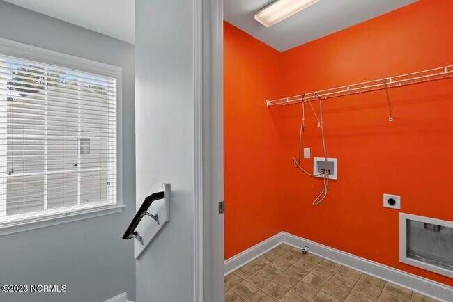 Building Photo - 303 Vilas Way S