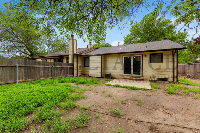 Building Photo - 117 S Lark Ln