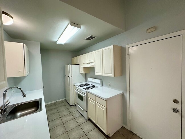 Building Photo - Quaint 3/2 in South Austin
