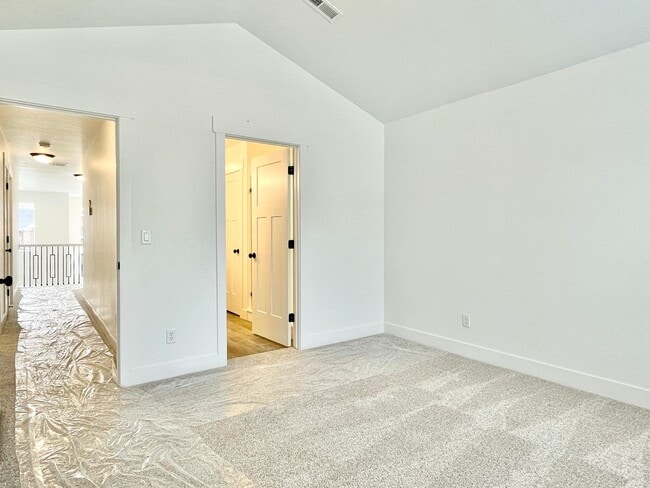 Building Photo - Gorgeous Townhome at Mountain Ridge!