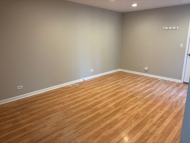 Building Photo - 625 Pheasant Ln