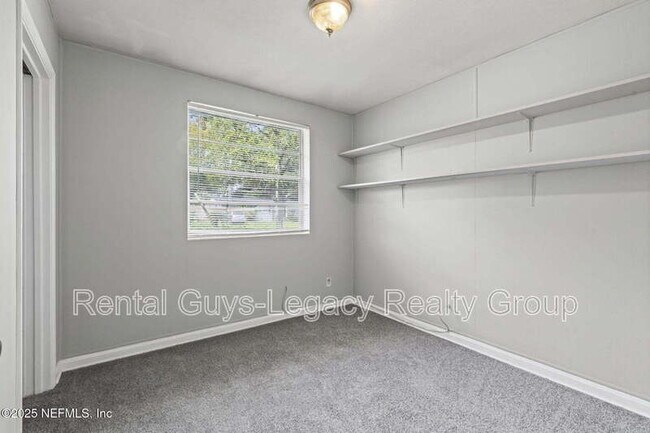 Building Photo - 3827 Colebrooke Dr