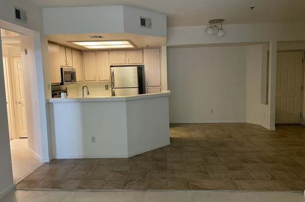 Building Photo - 640 Camino De La Reina