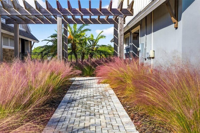 Building Photo - 14531 Woodland Spur Dr