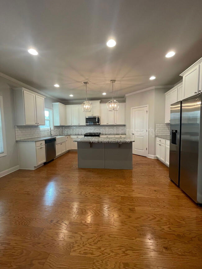 Building Photo - 8225 Crooked Crk Dr