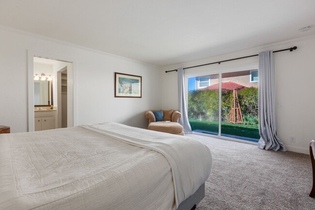 Building Photo - 3000 Azahar St