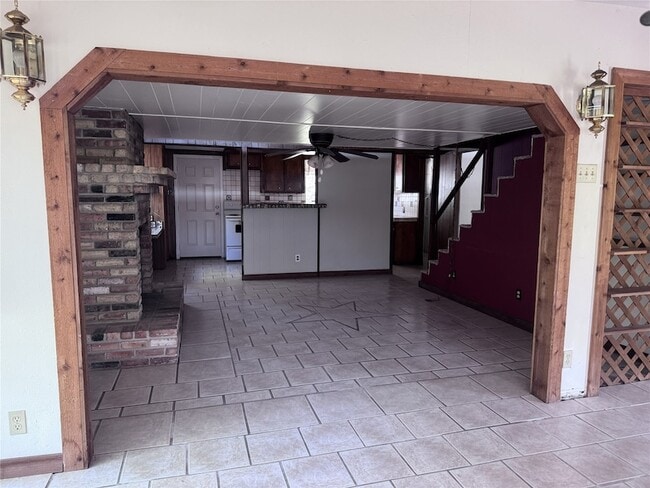 Building Photo - 16477 Piper Ln