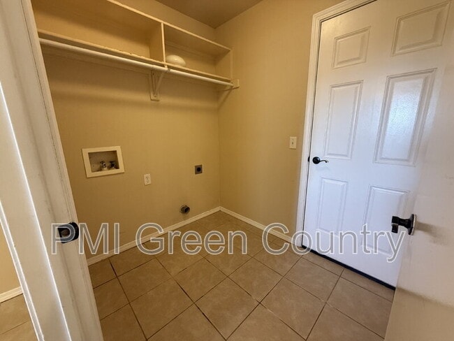 Building Photo - 8946 S 260th E Ave