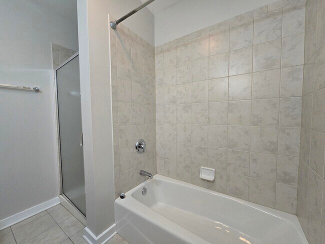 Building Photo - 1752 W Maypole Ave