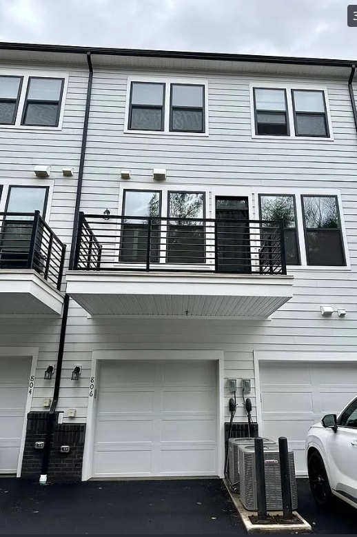 Attach garage with EV charger - 806 Sadie Cir