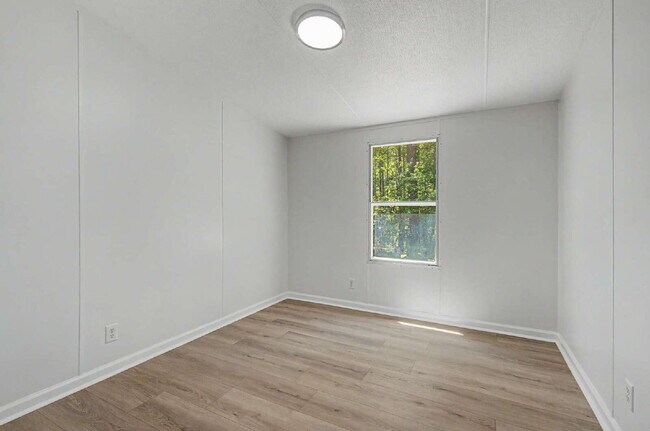 Building Photo - Updated 3-Bedroom Home on 10 acres in Chapel Hill
