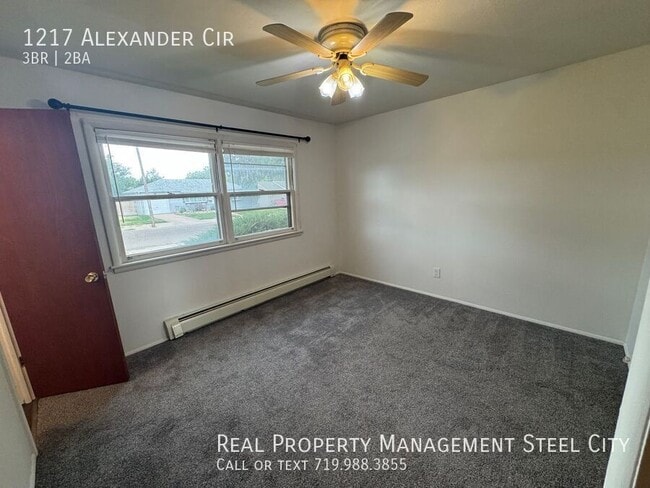 Building Photo - 1217 Alexander Cir